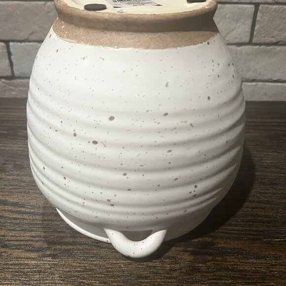 NWT Ivory Farmhouse Style Pottery Textured Rustic Planter Utensil Holder - Picture 7 of 10